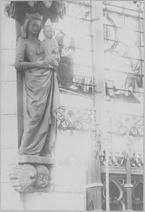 Statue : Vierge à l'Enfant