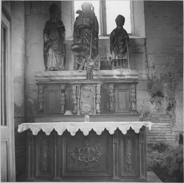 Retable (disparu) avec statues de saint Gervais (sic), saint Claude et saint Nicolas