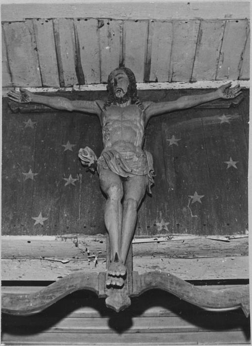 Statue : Christ en croix