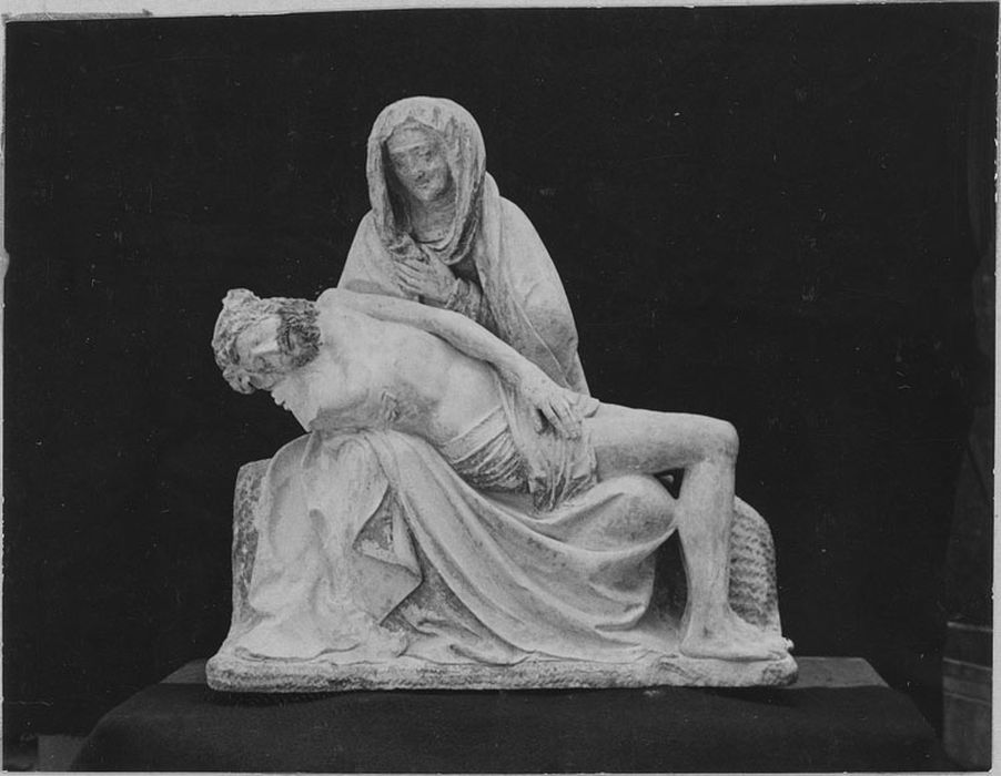 Groupe sculpté : Vierge de Pitié, après restauration (1962)