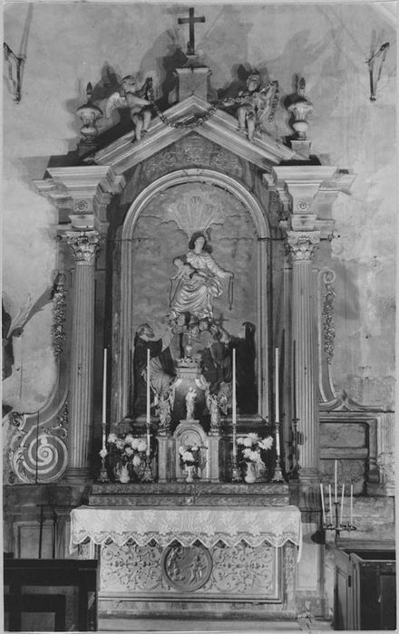 Autel, retable, tabernacle, bas-relief : l'Institution du Rosaire