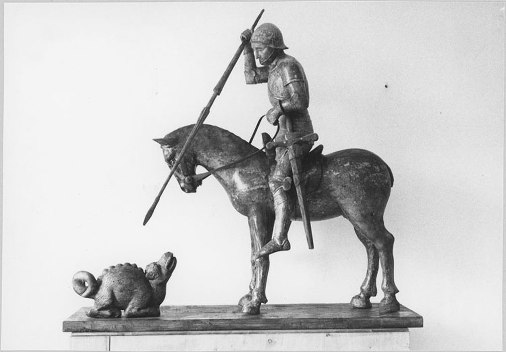 Statue équestre : Saint Georges, après restauration (1973)