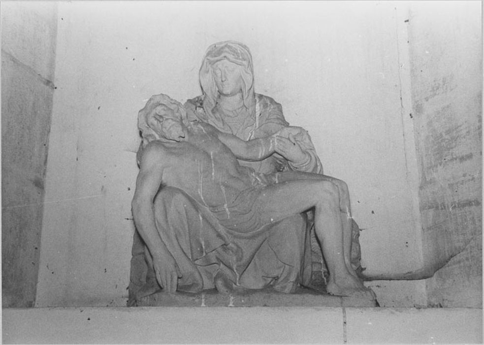 Statue : Vierge de Pitié
