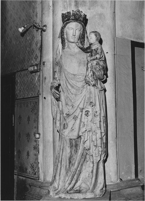 Statue (figure colossale) : Vierge à l'Enfant, après restauration (1978)