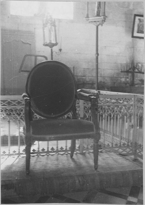 Fauteuil (déposé en mairie)