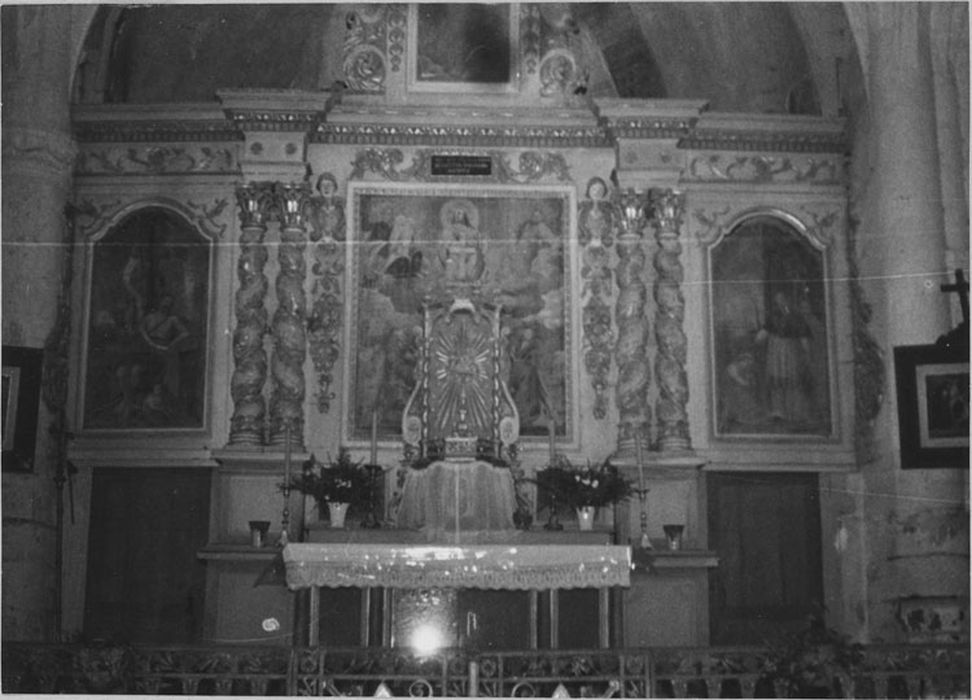 Retable et tabernacle du maître-autel, vue partielle ; 4 tableaux d'autel : Saint Jean-Baptiste, Transfiguration, saint Germain, Dieu le Père, vue partielle