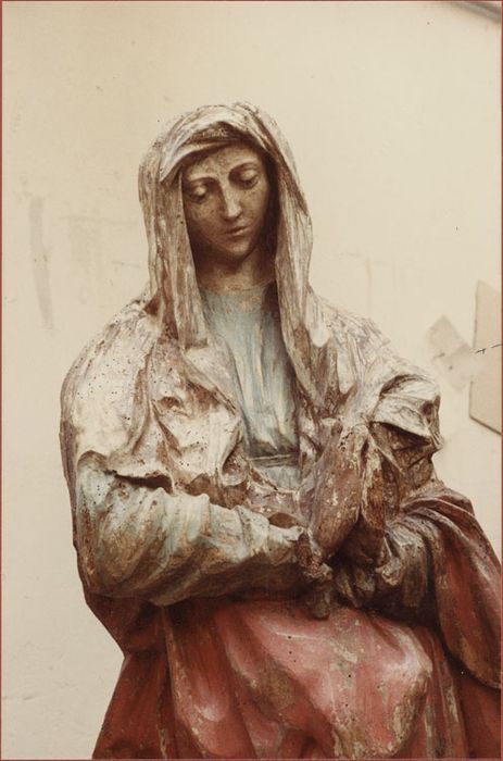 2 statues : Vierge de Calvaire, détail