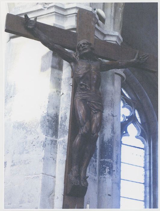 statue : Christ en croix