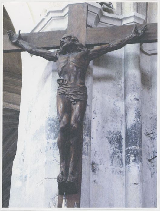 statue : Christ en croix