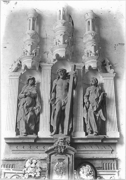 Retable ; Statues : Vierge, Christ, Saint Jean