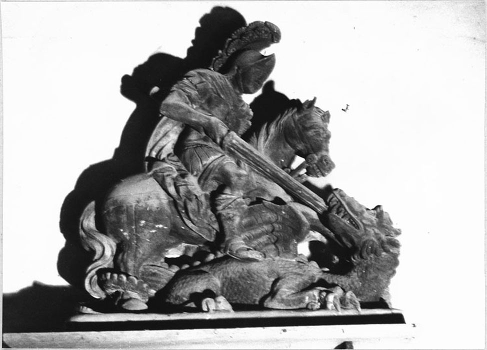 Groupe sculpté : Saint Georges terrassant le dragon