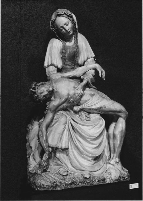 Groupe sculpté (grandeur nature) : Vierge de Pitié, dans l’exposition « L’Art en Champagne au Moyen-Âge », catalogue n°71