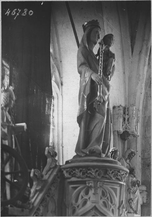 Statue : Vierge à l'Enfant