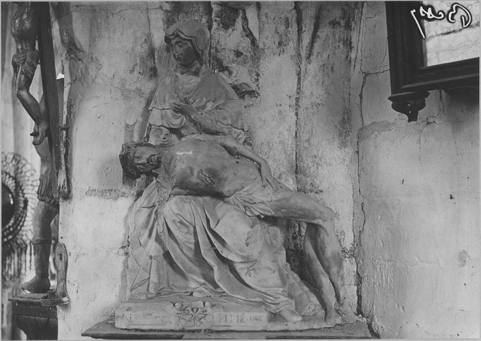 Groupe sculpté : Vierge de Pitié