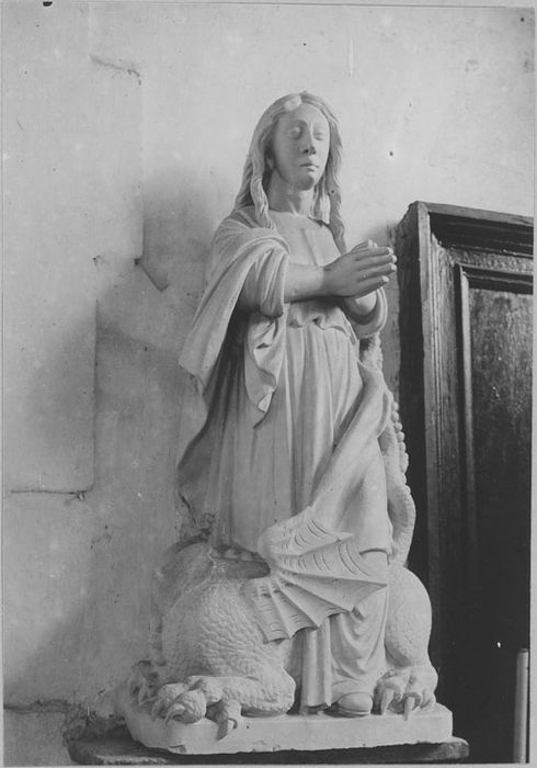 2 statues : Sainte Marguerite