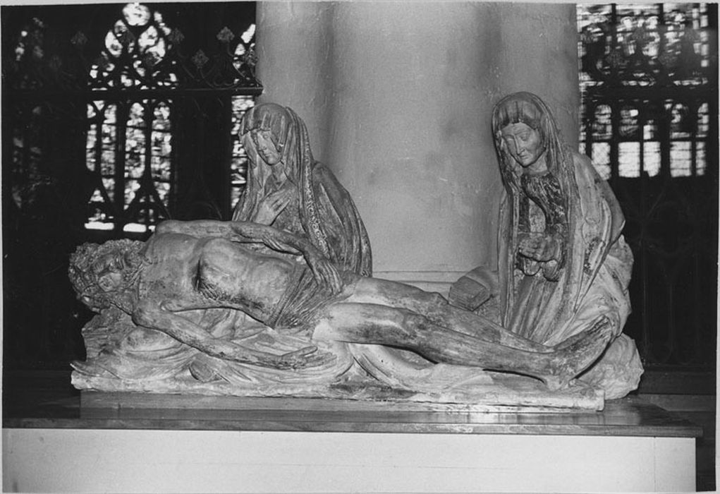 Groupe sculpté (petite nature) : Vierge de Pitié et sainte Paule (dit Sépulcre)