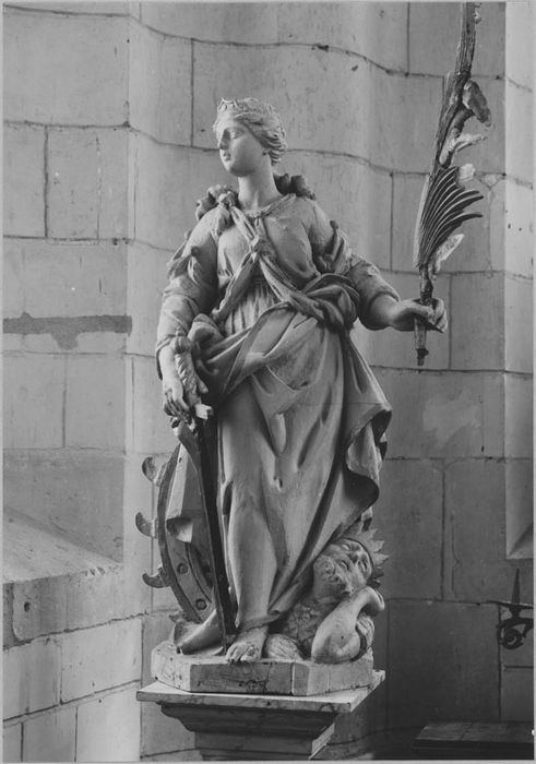 Statue (petite nature) : Sainte Catherine