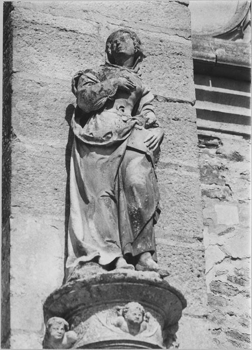 Statue : Sainte