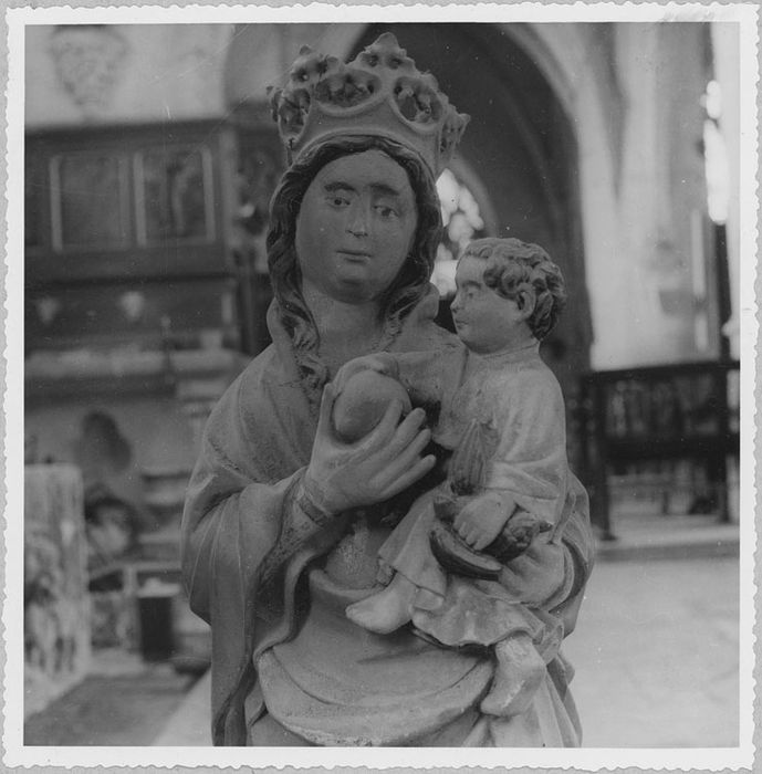 Statue : Vierge à l'Enfant, détail