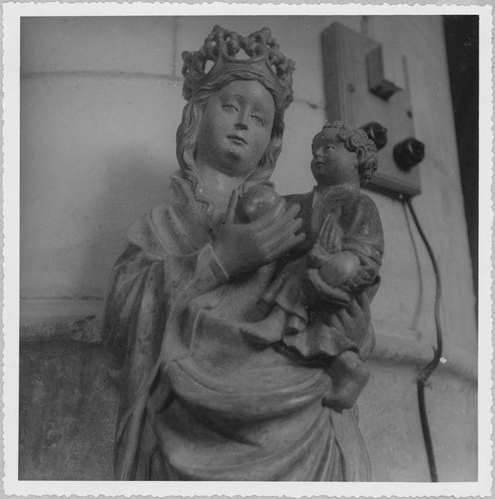 Statue : Vierge à l'Enfant, détail