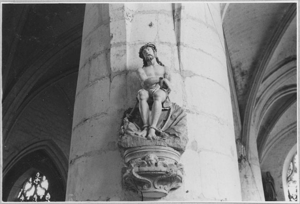 Statue : Christ aux liens et socle