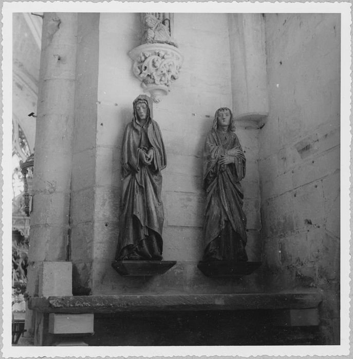 2 statues : Saint Jean et Vierge de Calvaire