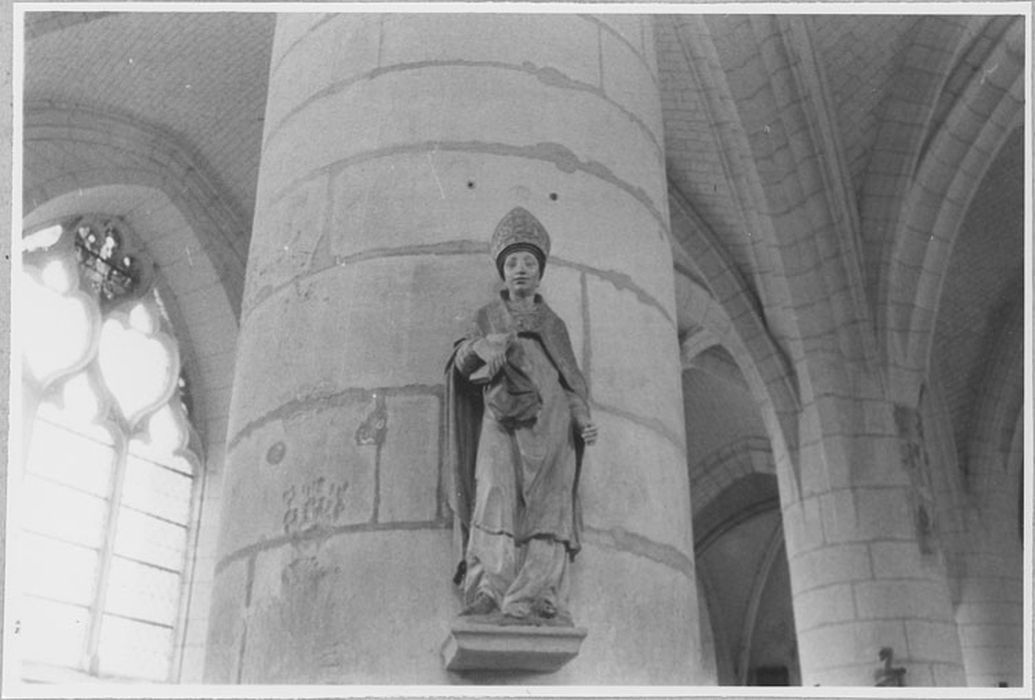 Statue : Saint évêque au livre, après restauration