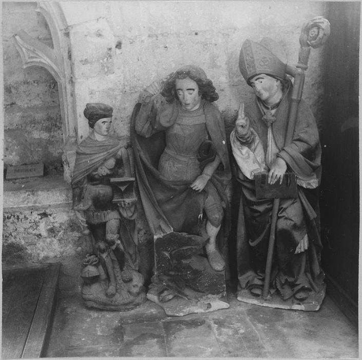 Statues : Saint Adrien, Saint Michel, Saint Loup