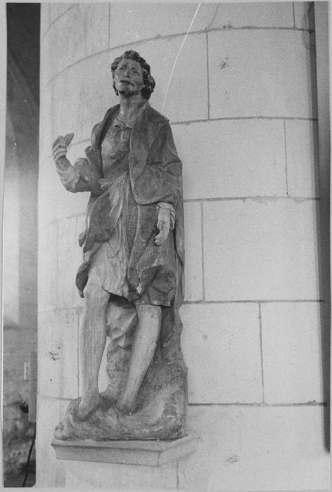 Statue : Saint Jean-Baptiste dans le Jourdain, vue de trois-quart