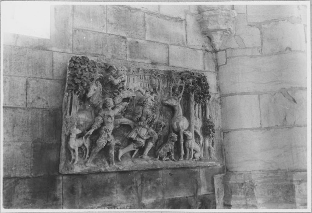 Haut-relief : Chasse de saint Hubert, après restauration (?)