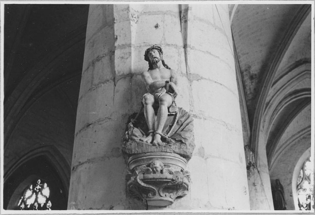 Statue : Christ aux liens et socle, après restauration