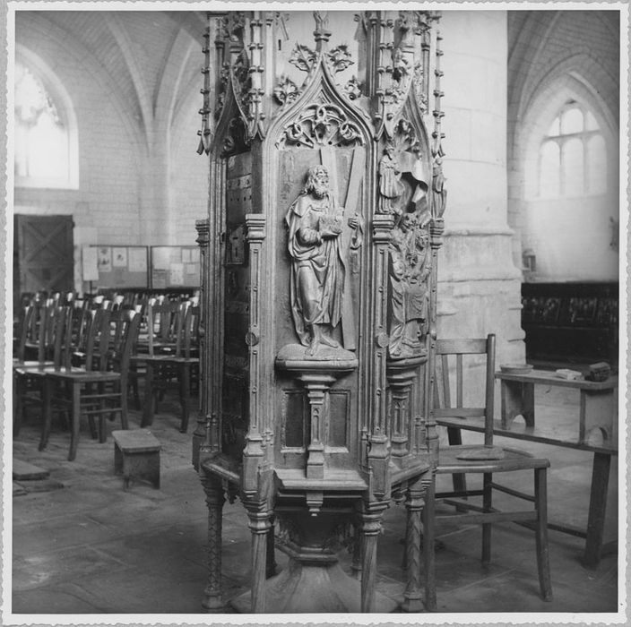 Tour eucharistique, détail des bas-reliefs (Saint André)