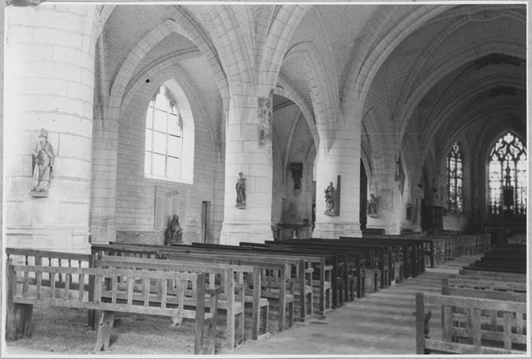 Statue : Saint évêque au livre, après restauration