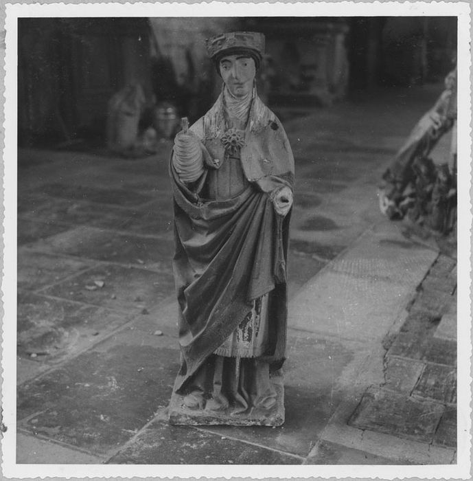 Statue : Saint évêque bénissant, avant restauration