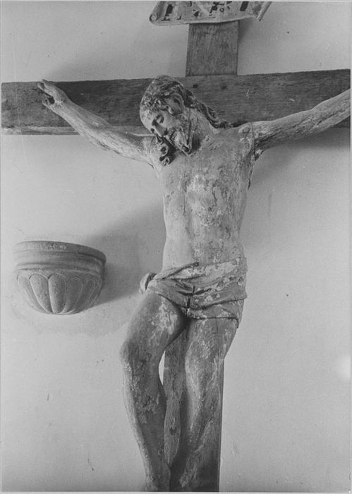 Sculpture : Christ en croix, vue partielle