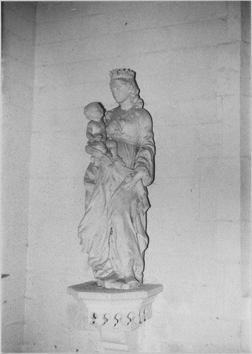 Statue : Vierge à l'Enfant