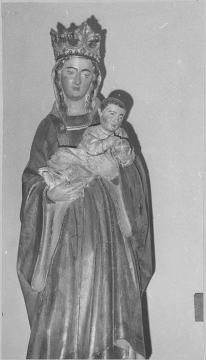 Statue : Vierge à l'Enfant, avant décapage, vue partielle