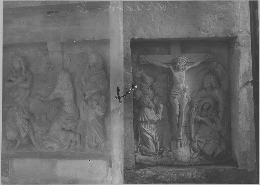 BAS RELIEF (2) : LA CRUCIFIXION ET GROUPE AU PIED DE LA CROIX (à l’envers)