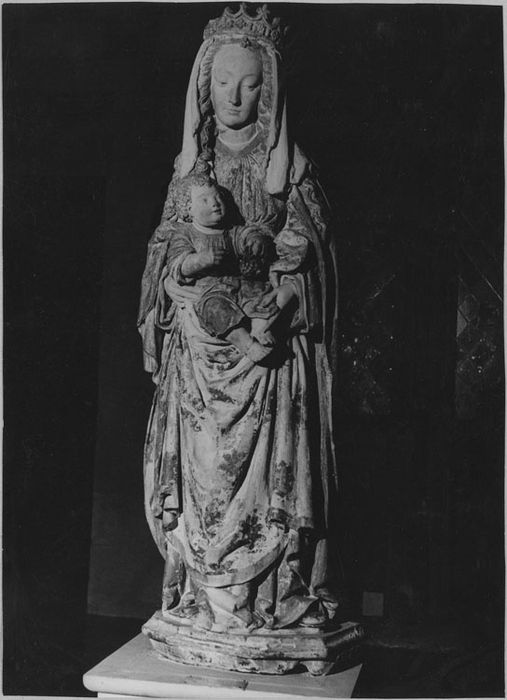 Statue : Vierge à l'Enfant, en cours de restauration