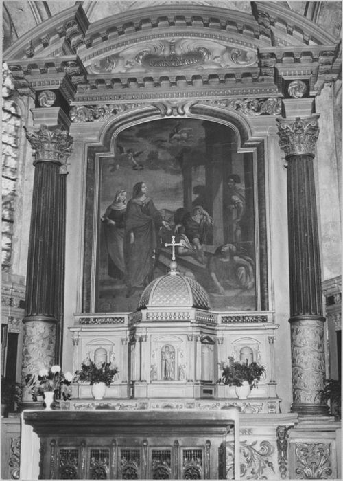 Maître-autel et retable ; Tabernacle et 3 statuettes : Christ, saint Pierre, saint Paul ; Tableau d'autel : Sainte Savine secourant les pauvres