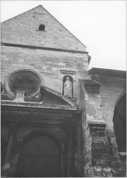 Statue : sainte Maximiniole, après restauration