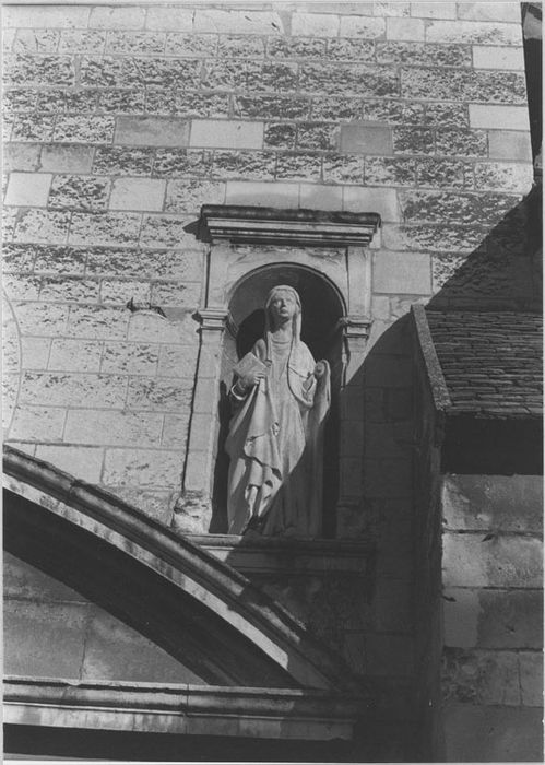 Statue : sainte Maximiniole, avant restauration