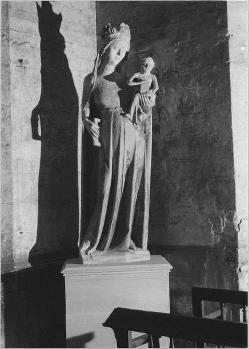 Statue : Vierge à l'Enfant