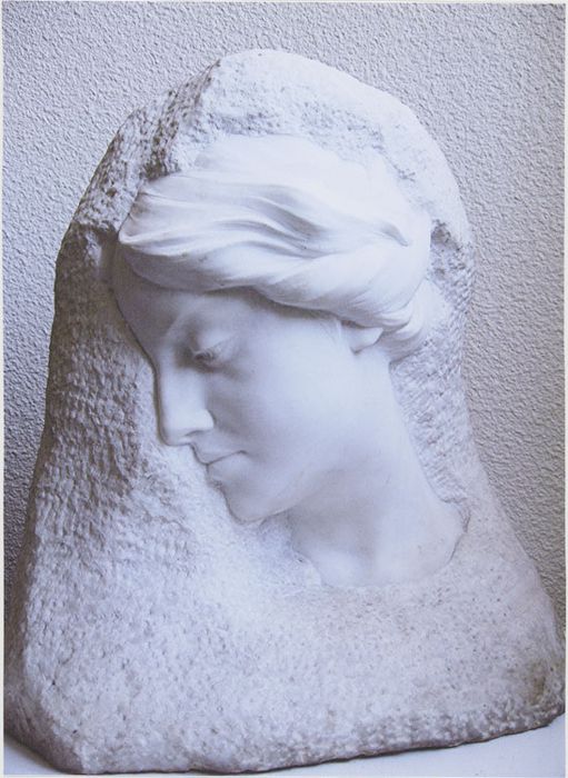 demi-relief : Profil de femme, vue de face - © Ministère de la Culture (France), Médiathèque du patrimoine et de la photographie, diffusion RMN-GP
