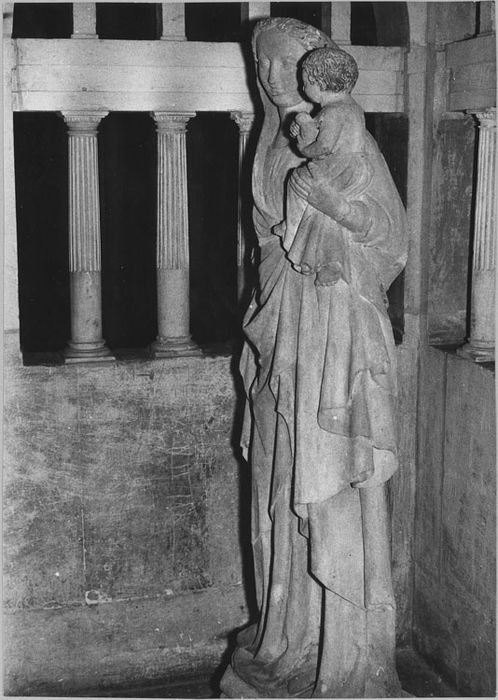 Statue : Vierge à l'Enfant, après restauration, vue de trois-quart