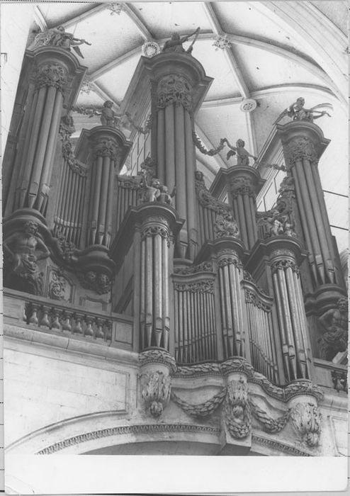 orgue de tribune : buffet d'orgue et partie instrumentale