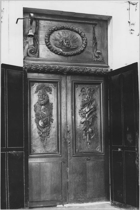 Vantail de porte de sacristie