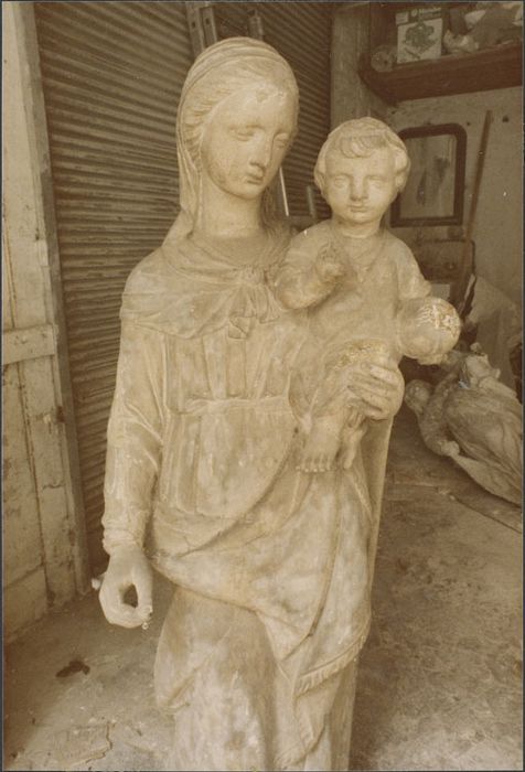 Statue : Vierge à l'Enfant, vue partielle