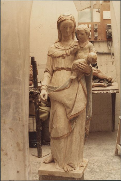 Statue : Vierge à l'Enfant