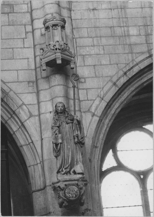 Statue : Saint Benoît, vue de face